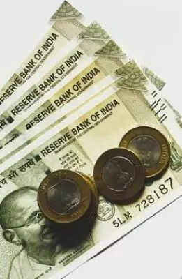 All time low for rupee as it falls 88 paise closing at 80.86 against USD