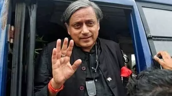 Shashi Tharoors one-man fight in Congs leadership contest