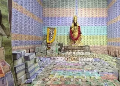 Andhra temple decorated in money and gold for Navratri