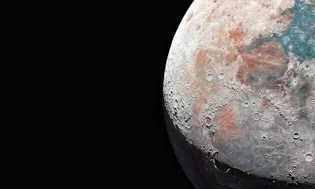 Astrophotographer takes stunning image of moon, Netizens cannot look away