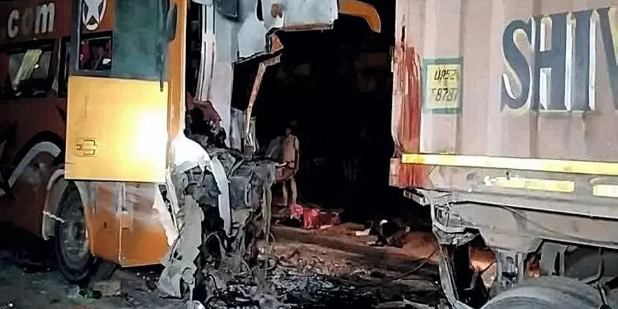 15 killed, 35 wounded as bus carrying labourers collides with a truck in MP
