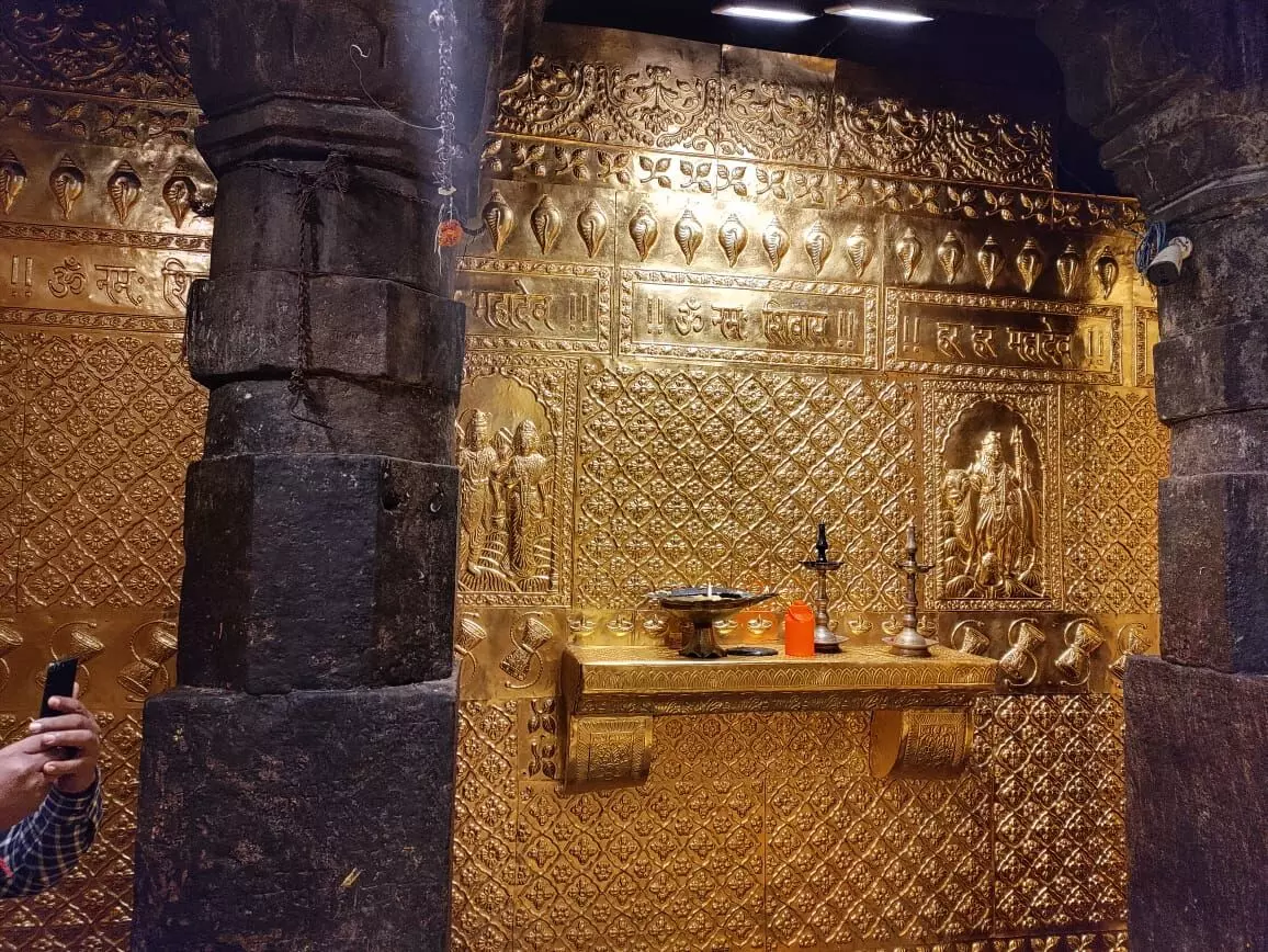 Kedarnath Temple: 550 gold layers cover the walls and ceiling