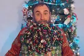 American man creates world record by hanging Christmas ornaments on beard