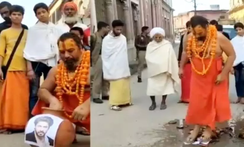 Ayodhya monk performs symbolic mourning ritual of Shah Rukh Khan