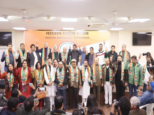 17 Jammu and Kashmir leaders go back to Congress