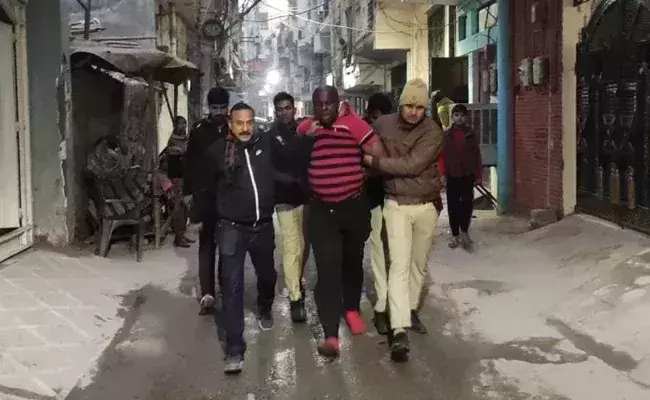 A group of African origins attack police in Delhi, freeing 3 accused