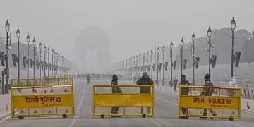 Intensifying cold wave; frigid winds whip plains in north India