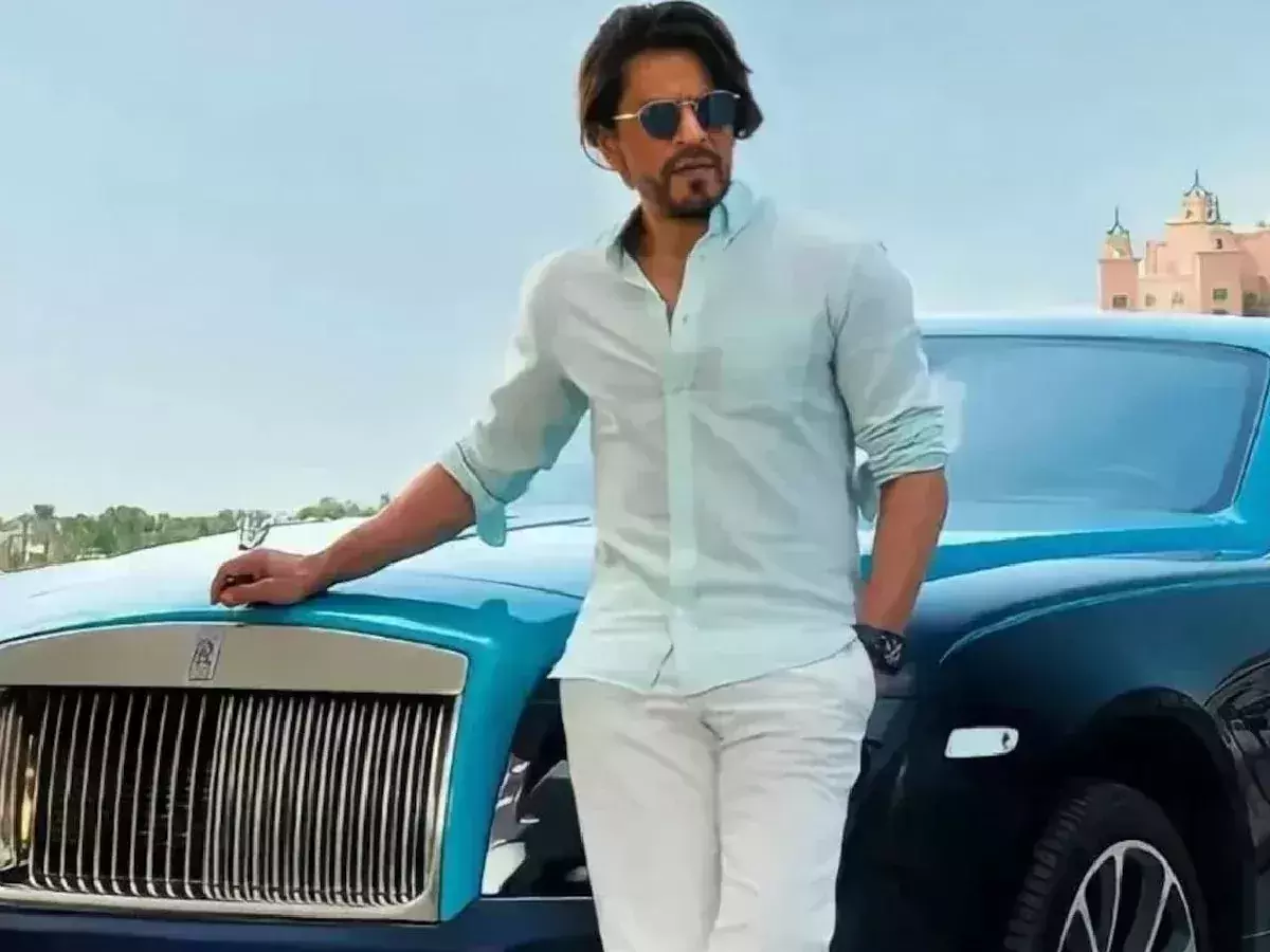 Shah Rukh Khan buys Rolls-Royce worth Rs 10 crore, fans swoon over it