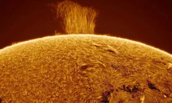 Astronomer clicks 60,000 mile tall plasma waterfalls on Sun