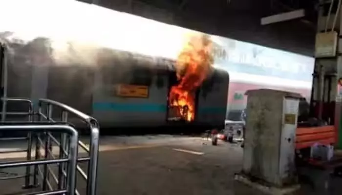 Kerala DGP orders officials to hand over details of case of train arson to NIA