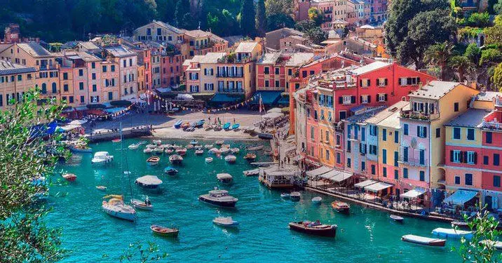 This beautiful Italian town will not allow you click selfies, but why