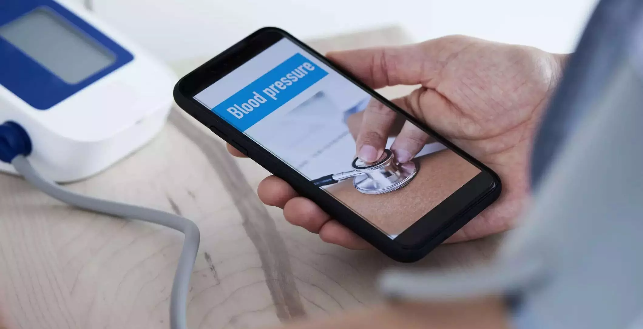 Blood Pressure Monitor at users fingertip with new low-cost smartphone attachment, custom app