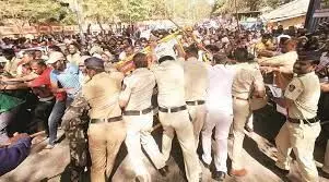 Kolhapur police cane-charge Hindutva protestors demanding action on social media posts