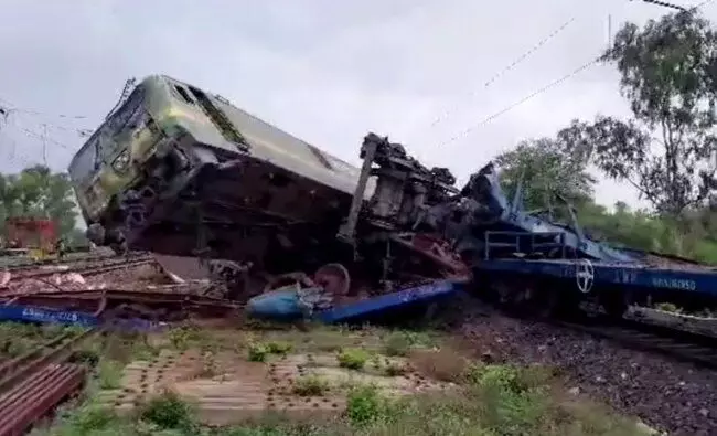 Goods Trains collide in Bengal, 13 bogies derailed