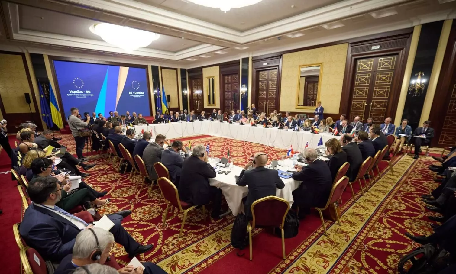 EU Foreign Ministers hold surprise summit in Ukraines Kyiv