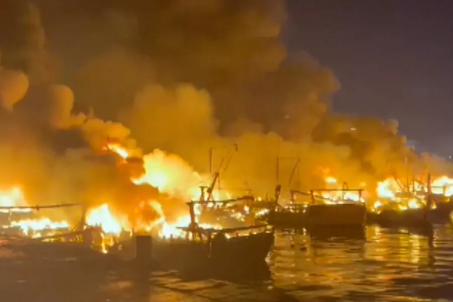 25 boats perished in fire at Visakhapatnam harbour, navy called in