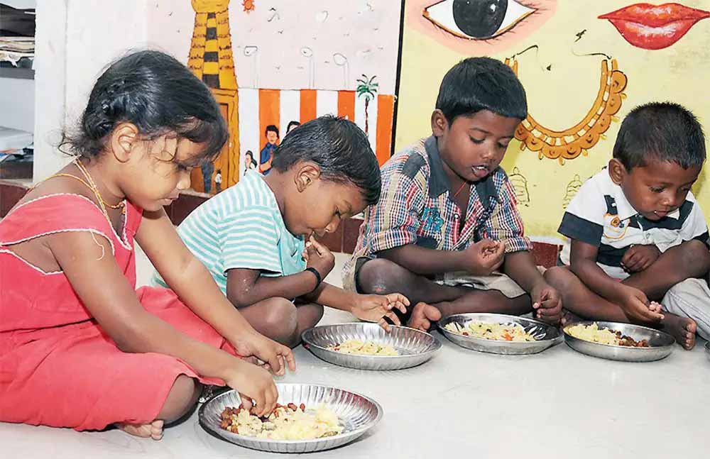 Around 4 lakh children begin schooling, CM inaugurates Praveshanolsavam