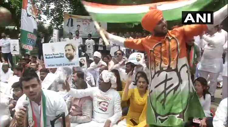 Gujarat can never be bought: Rahul on BJP buying Patidar leaders