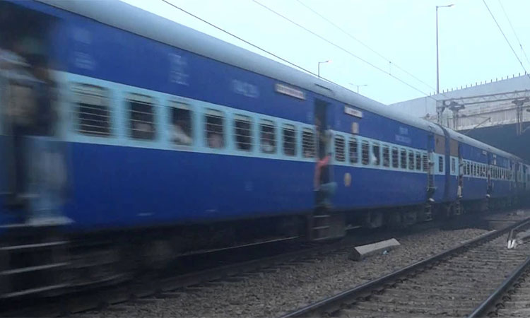 Two robberies in Mangaluru-bound trains | Two robberies in Mangaluru-bound  trains